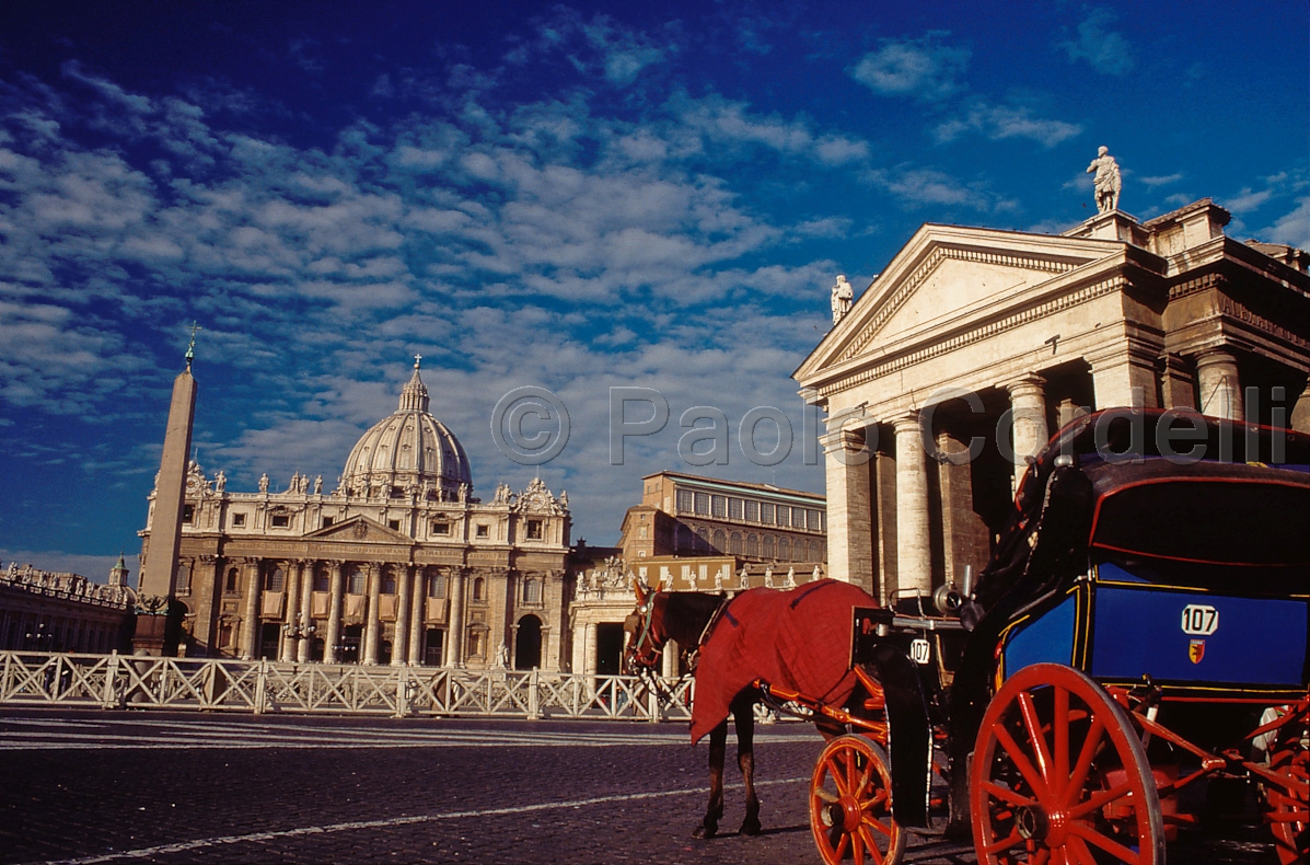 Horse-drawn carriage in St. Peter's Square, Rome, Italy
 (cod:Rome 09)